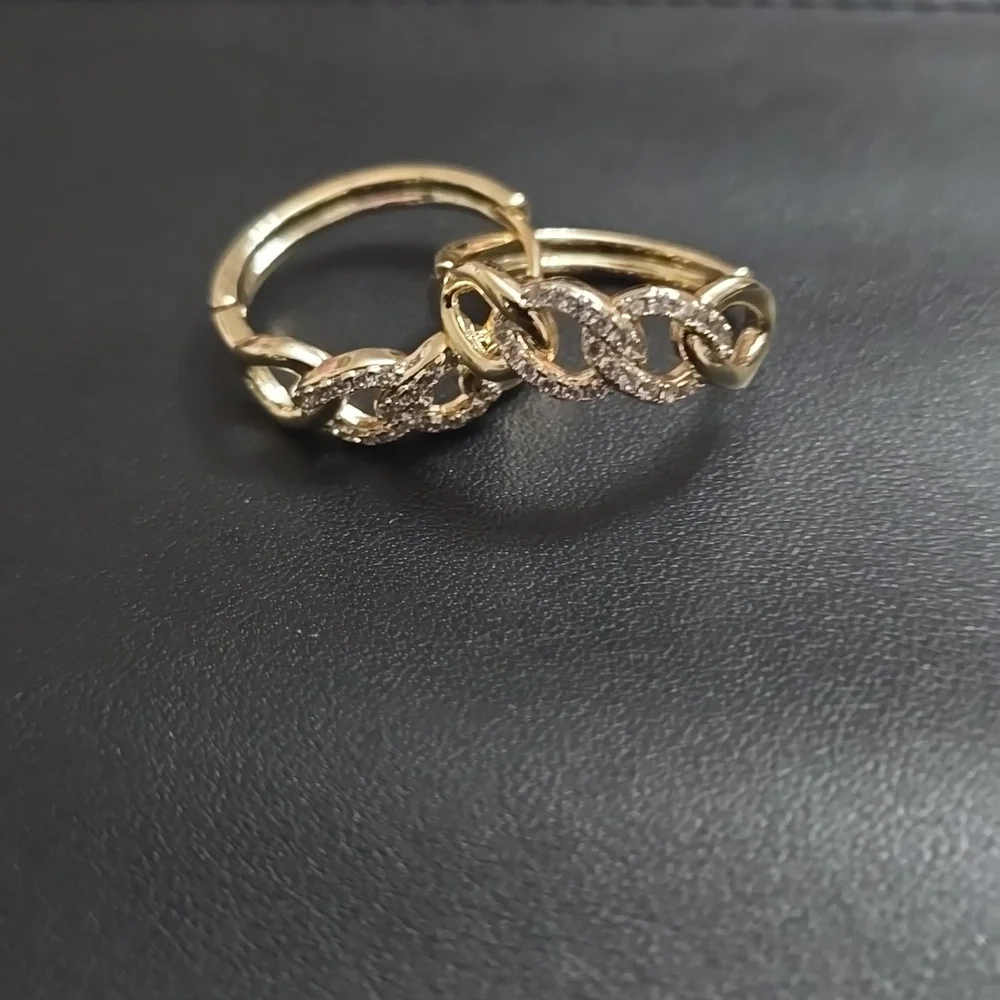 Jewelry - Picture 1 of 3